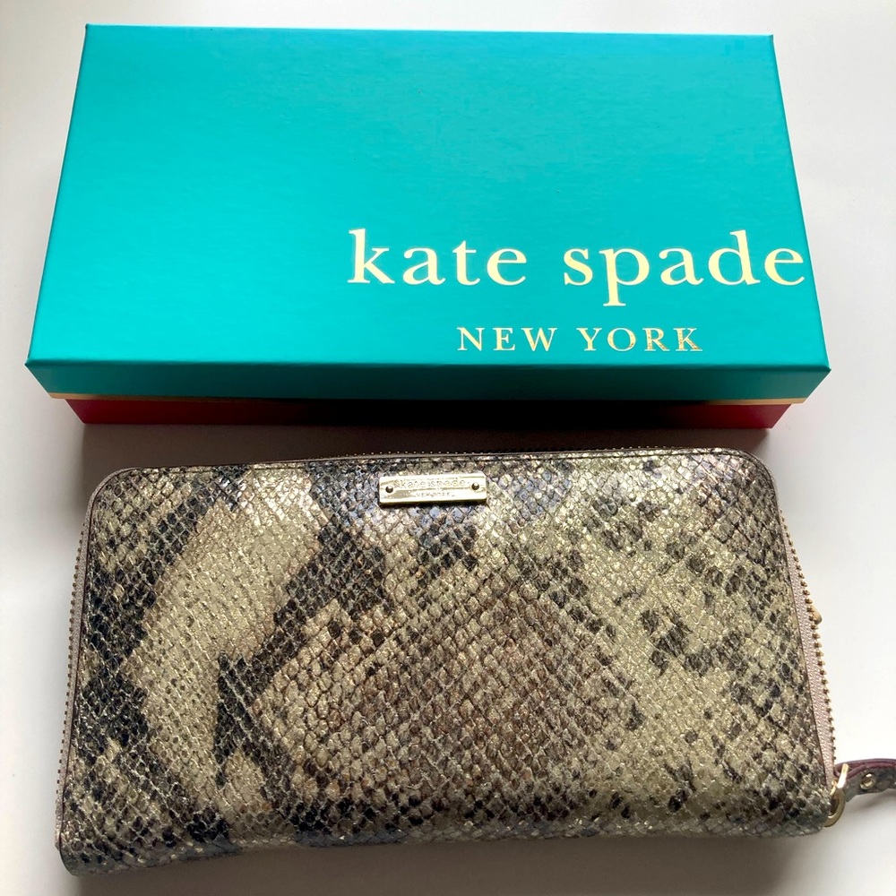 Leather continental wallet.  Beautiful Mint condition- like new!